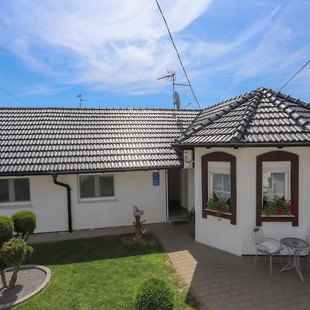 Apartman Veronika Ðakovo Zewnętrze zdjęcie
